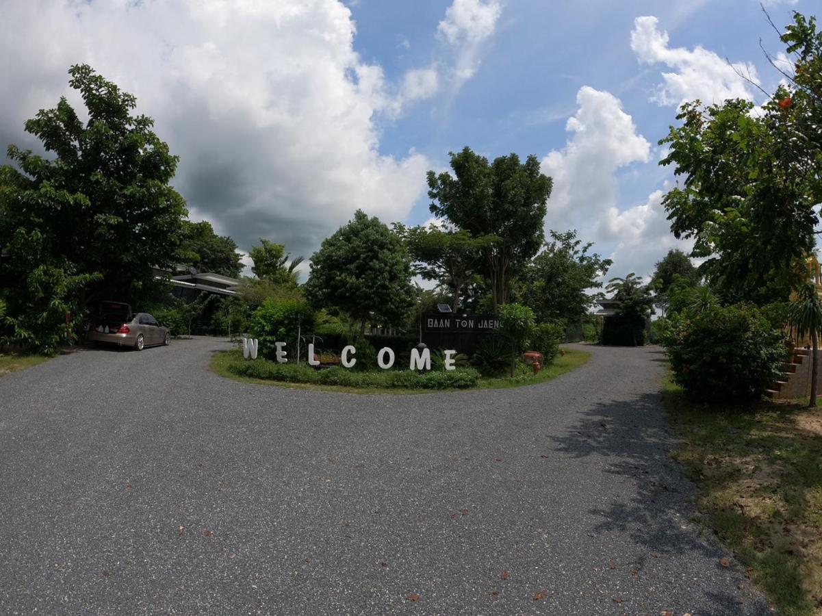 Baan Tonjaeng Resort Csainat Kültér fotó
